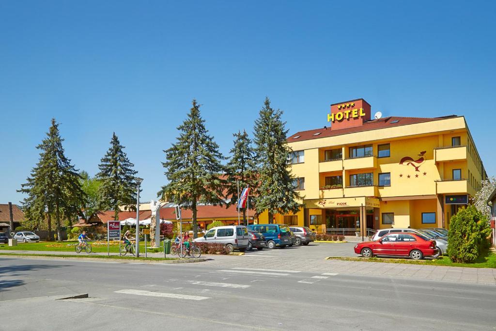 Hotel Picok Ðurđevac Exteriér fotografie